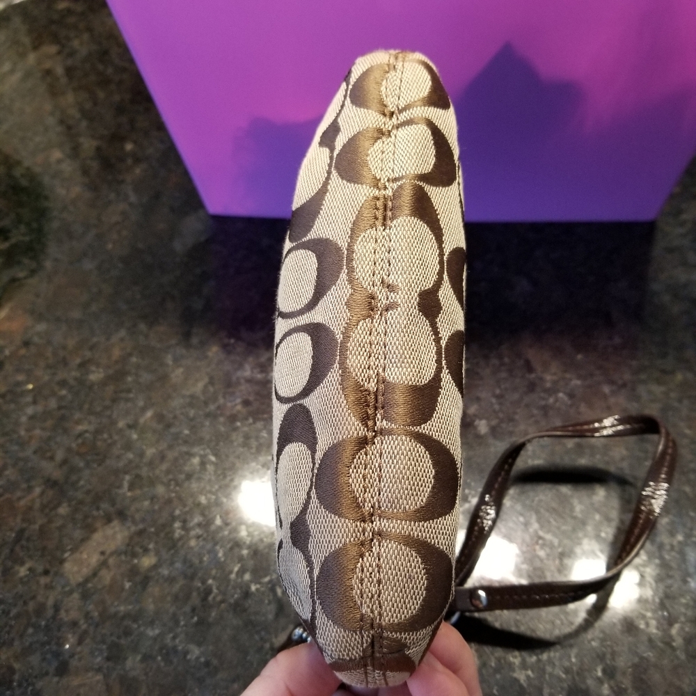 Coach - Picture 4 of 5